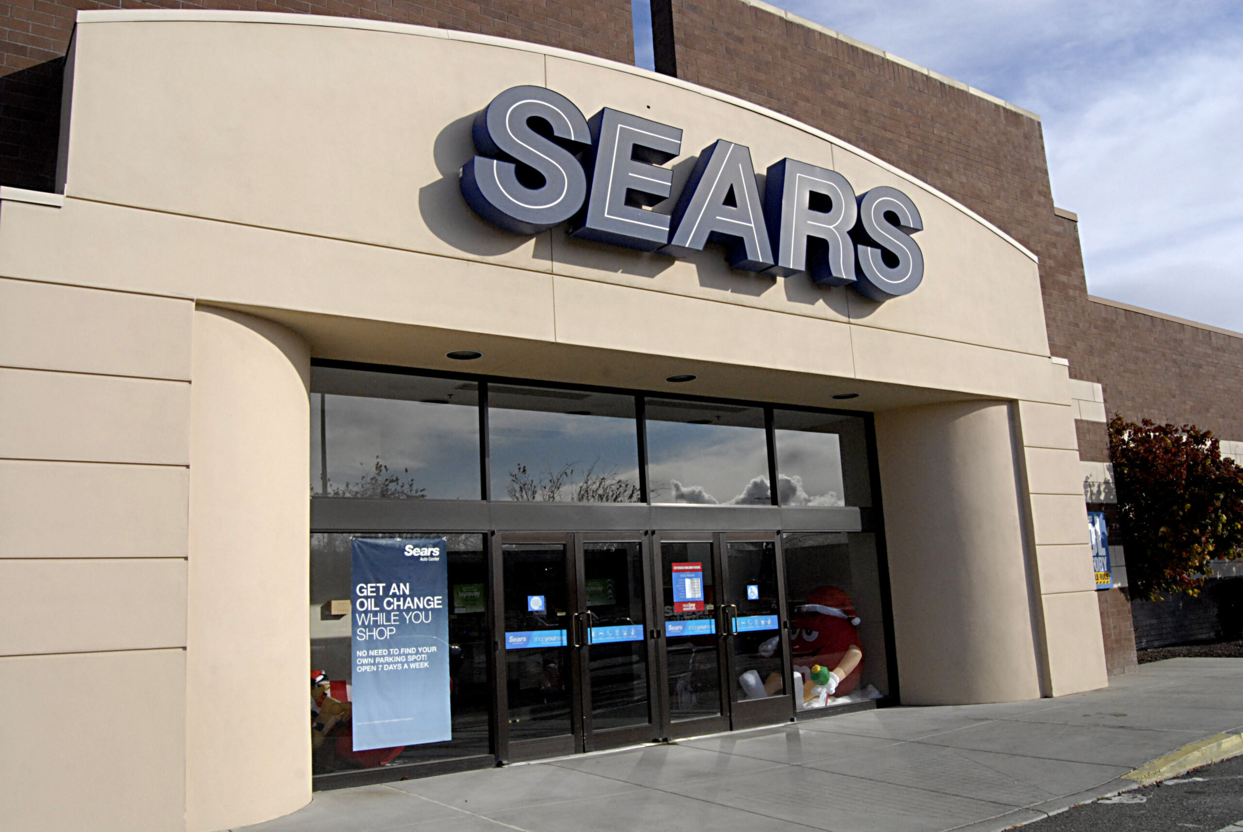 Sears store in Kennewick, Washington, America